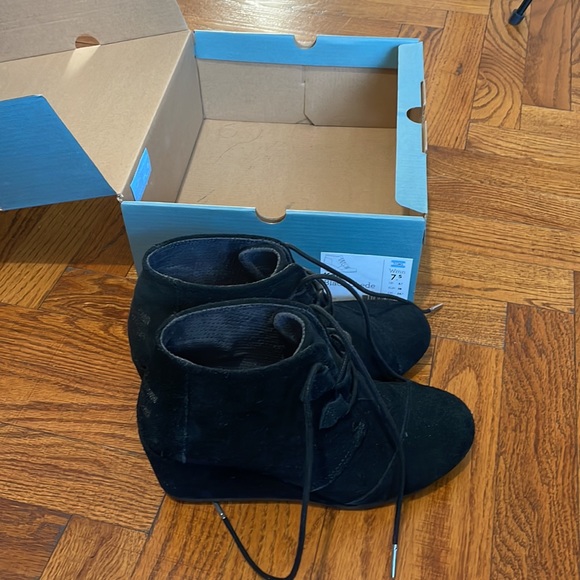 Toms Kaia wedge black suede booties size 7.5 - Picture 7 of 10